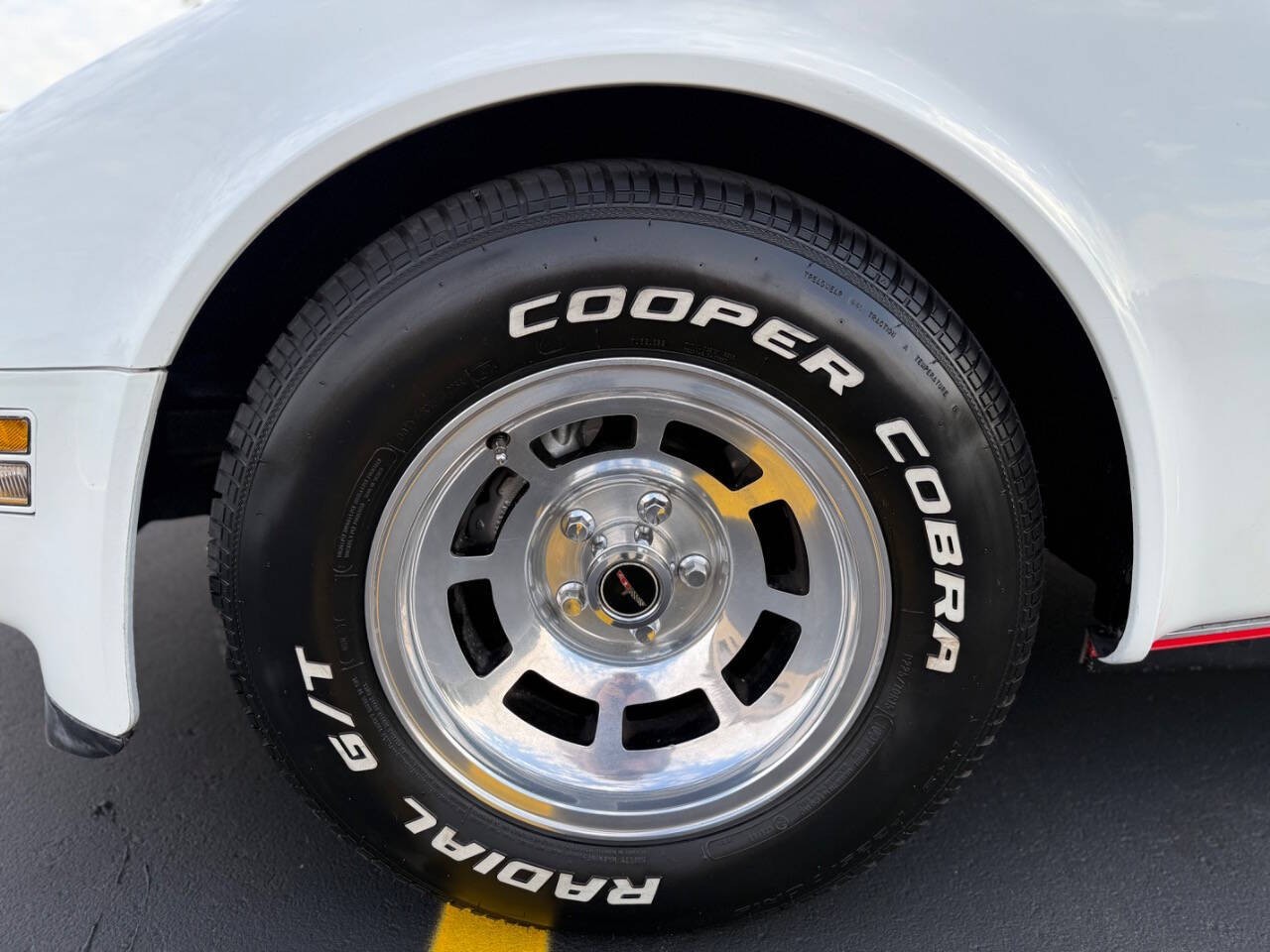 Chevrolet-Corvette-1980-Coupe-32