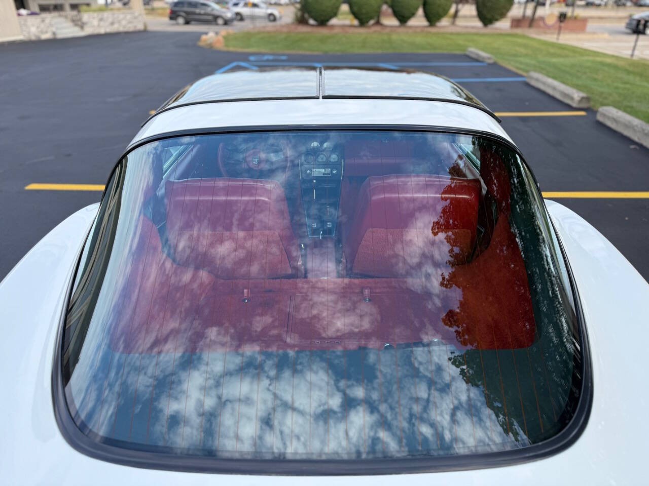 Chevrolet-Corvette-1980-Coupe-35