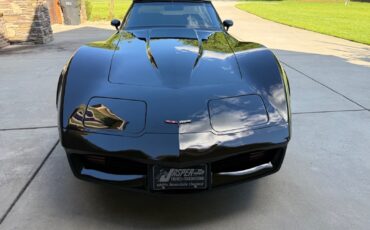 Chevrolet-Corvette-1981-Coupe-1