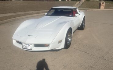 Chevrolet-Corvette-1981-Coupe-1