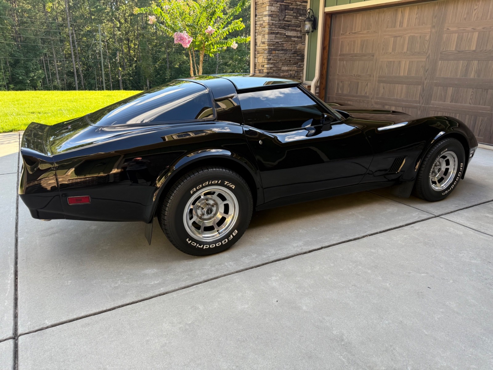 Chevrolet-Corvette-1981-Coupe-10