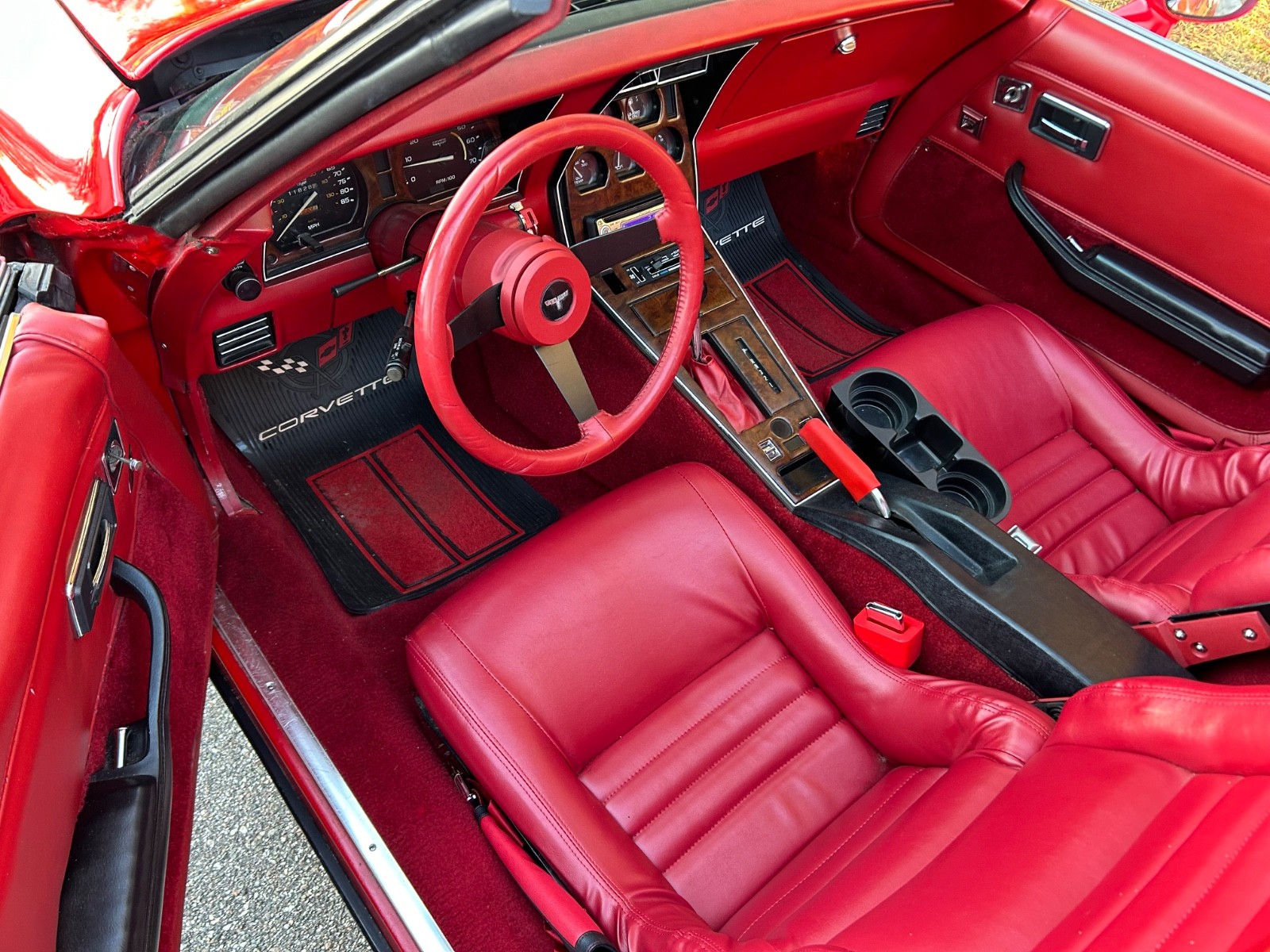 Chevrolet-Corvette-1981-Coupe-10