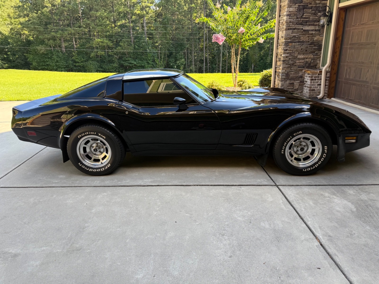 Chevrolet-Corvette-1981-Coupe-11