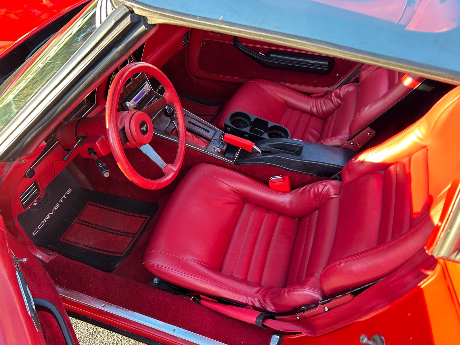 Chevrolet-Corvette-1981-Coupe-11