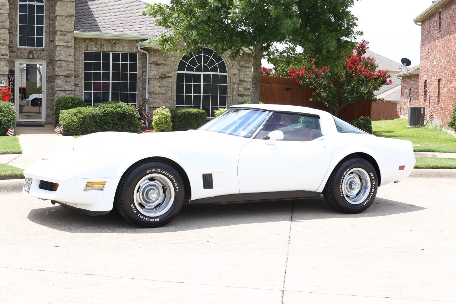 Chevrolet-Corvette-1981-Coupe-12