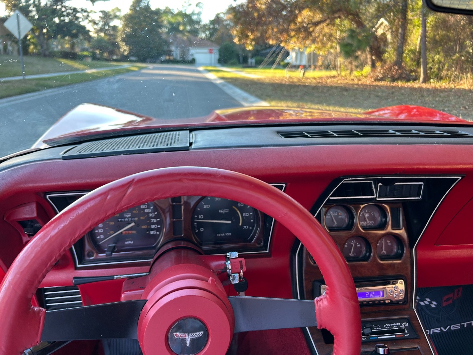 Chevrolet-Corvette-1981-Coupe-12