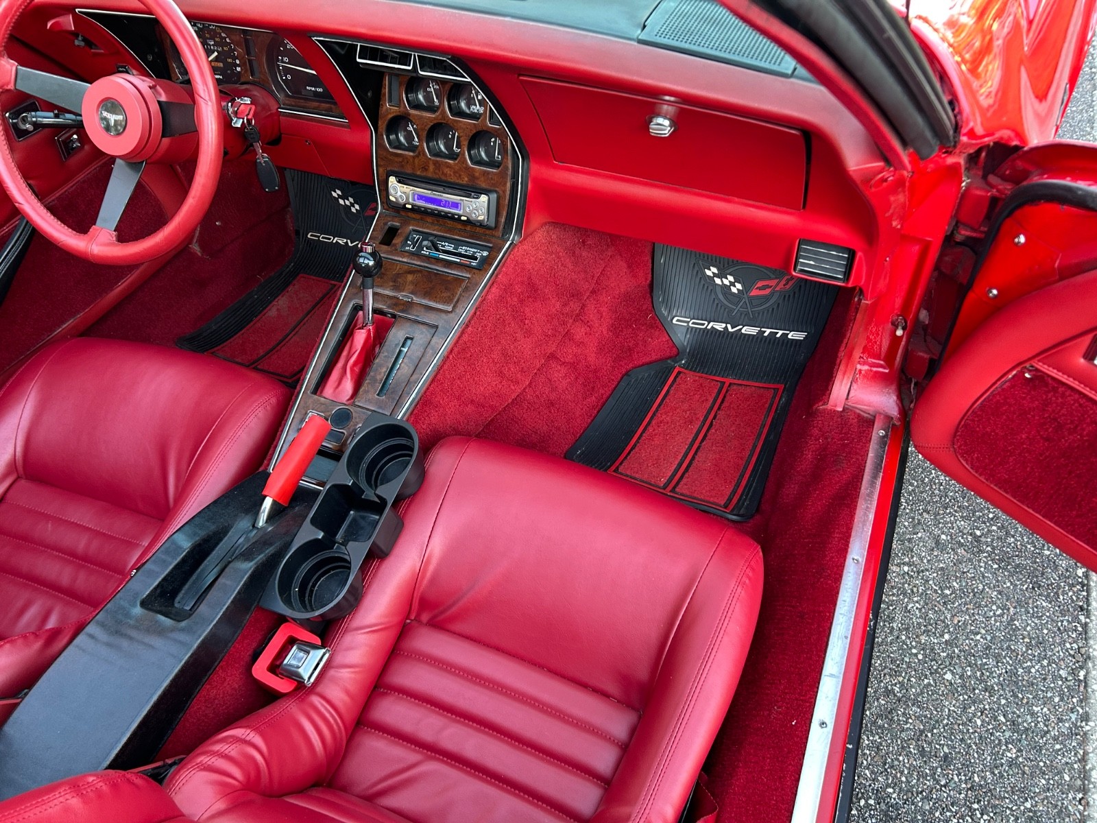 Chevrolet-Corvette-1981-Coupe-16