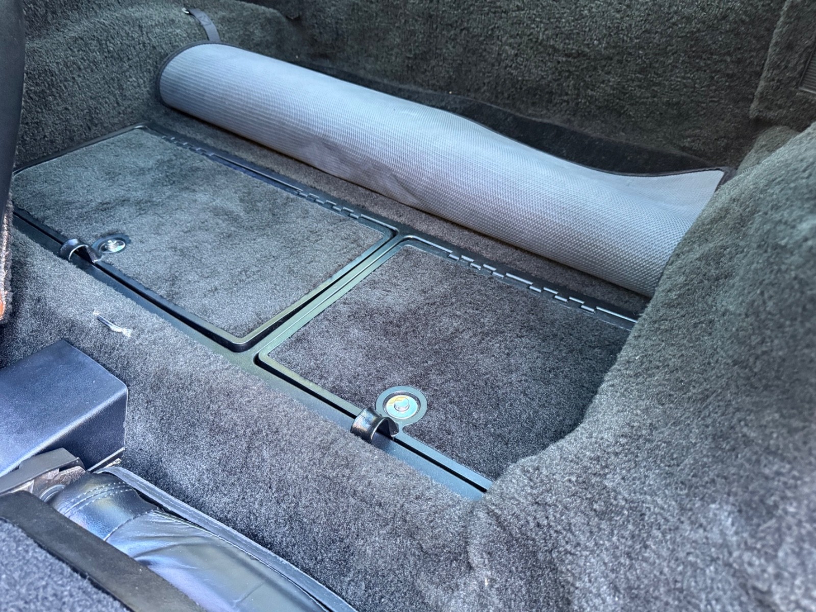 Chevrolet-Corvette-1981-Coupe-18