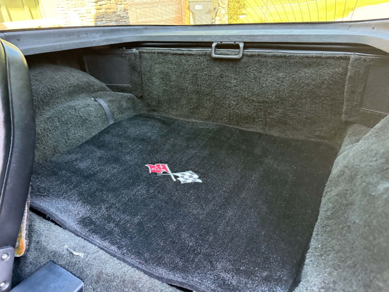 Chevrolet-Corvette-1981-Coupe-19