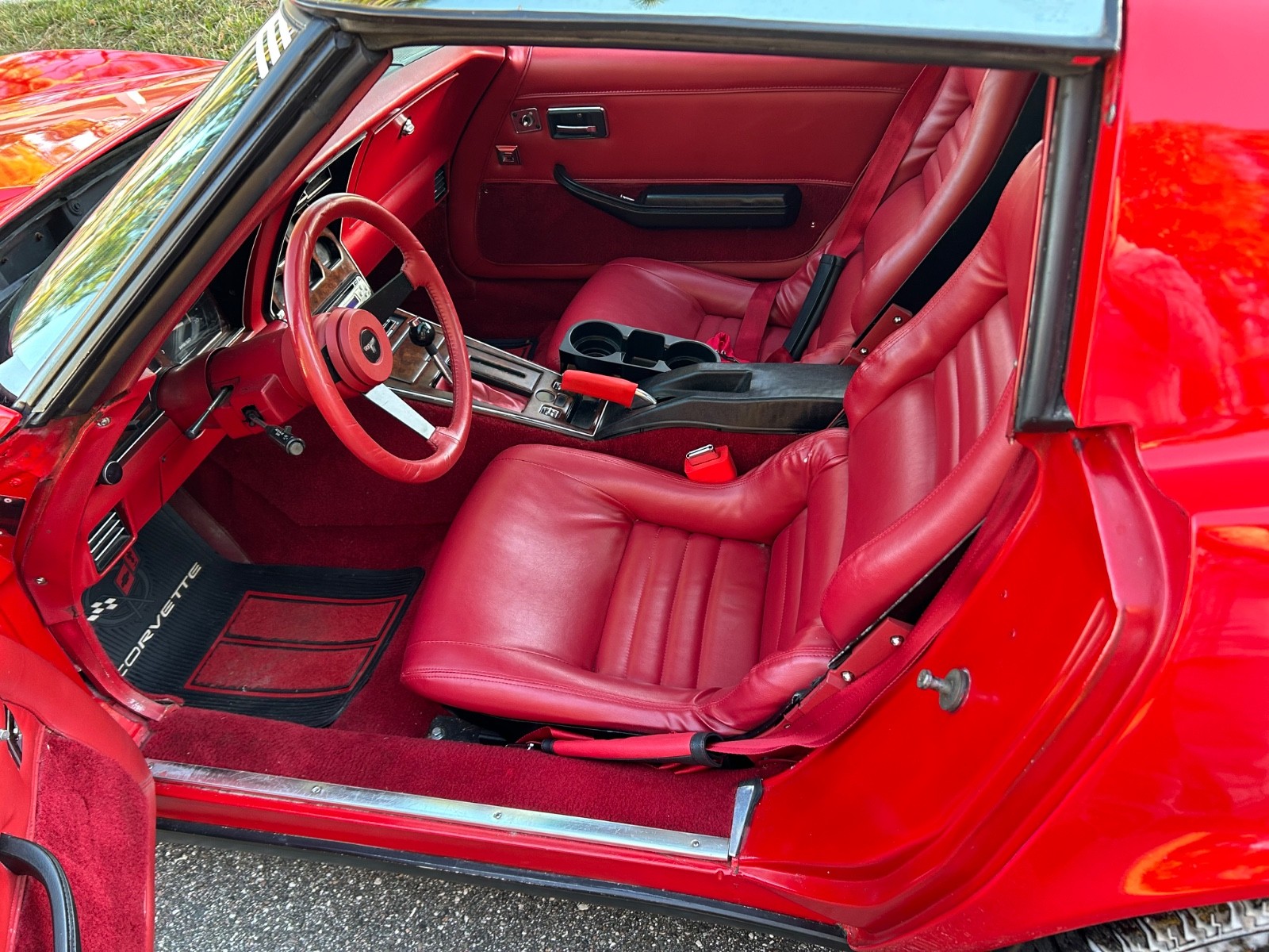 Chevrolet-Corvette-1981-Coupe-19