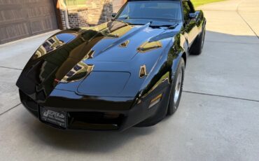 Chevrolet-Corvette-1981-Coupe-2