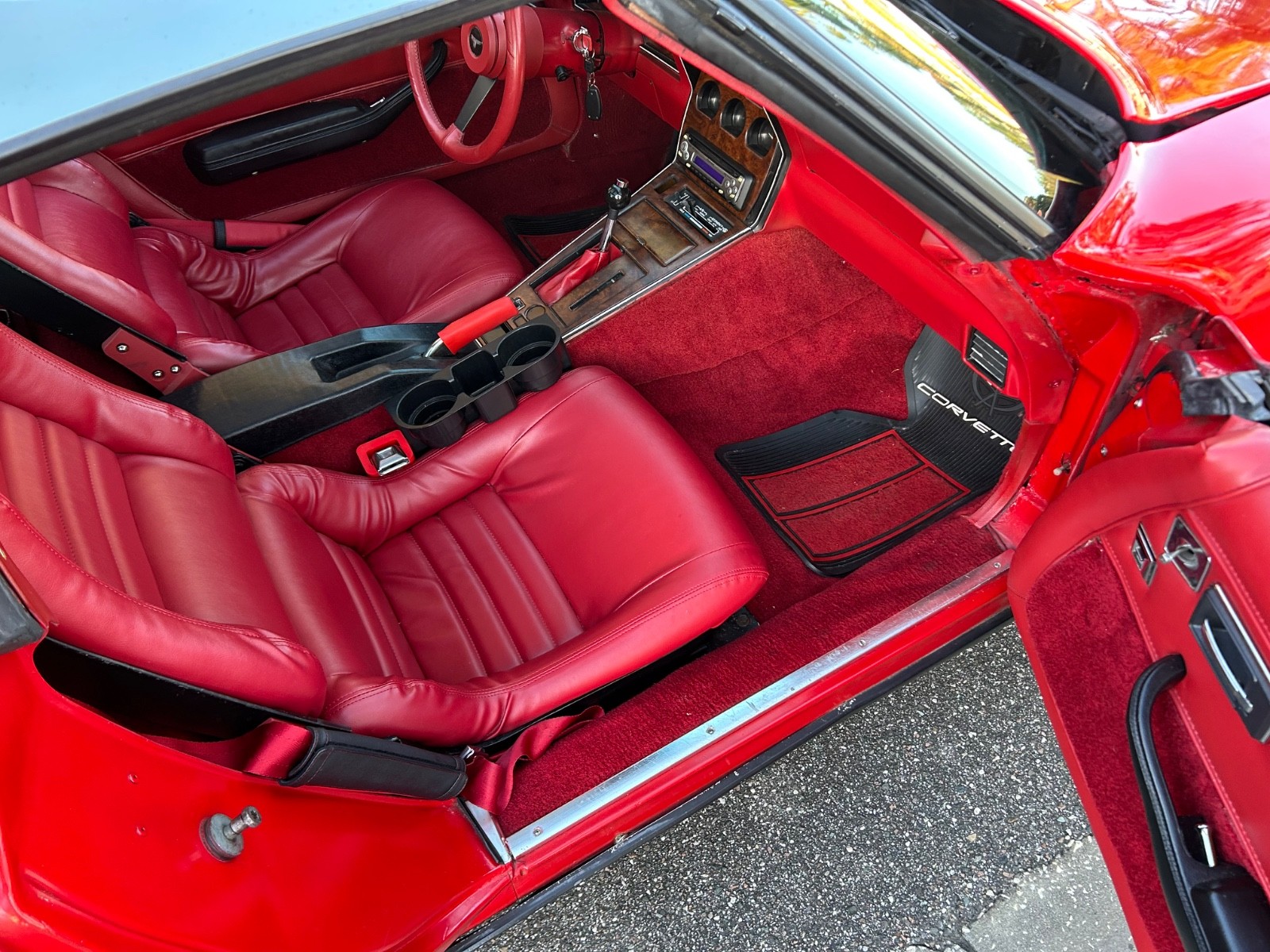 Chevrolet-Corvette-1981-Coupe-20