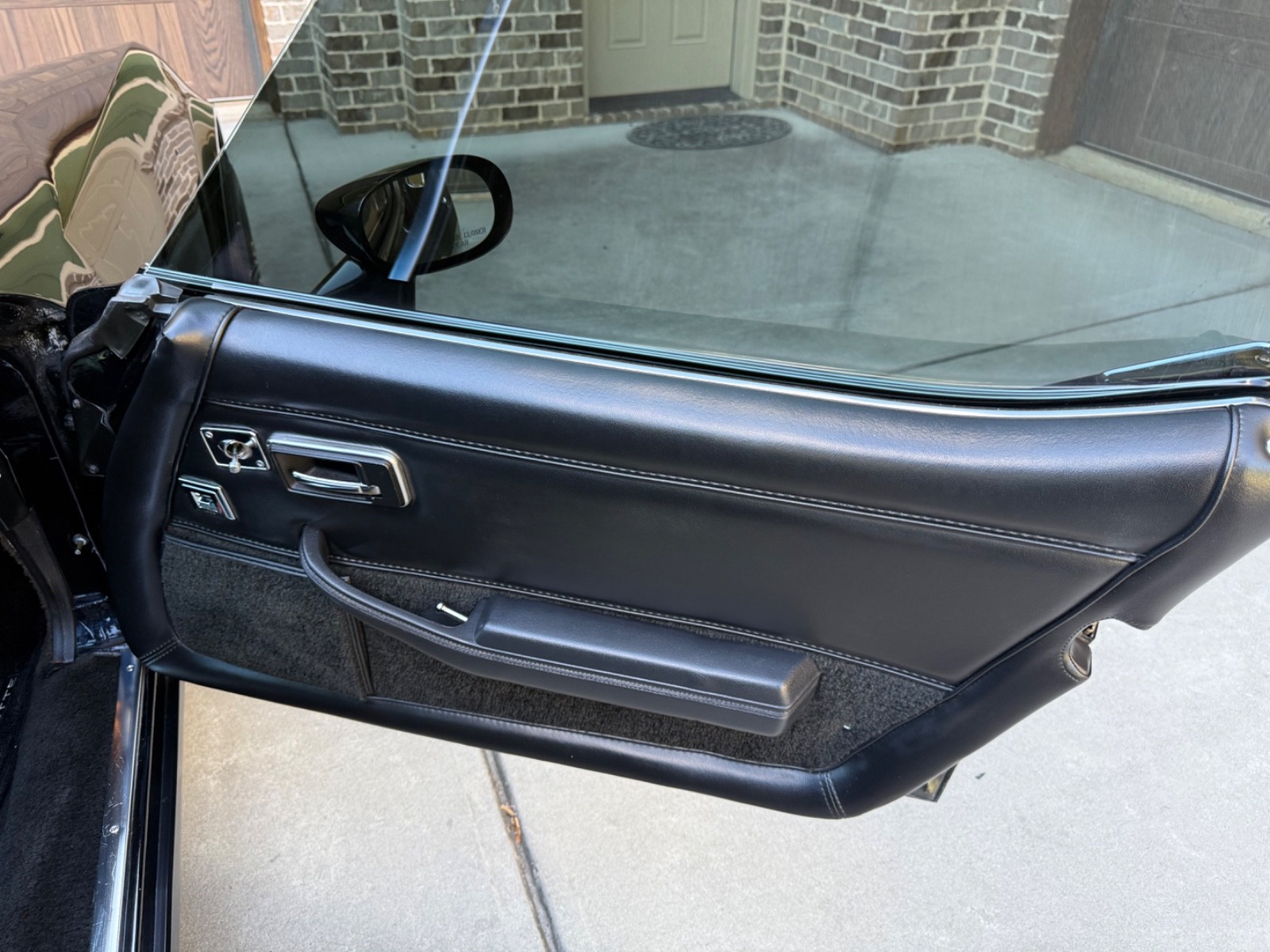 Chevrolet-Corvette-1981-Coupe-21