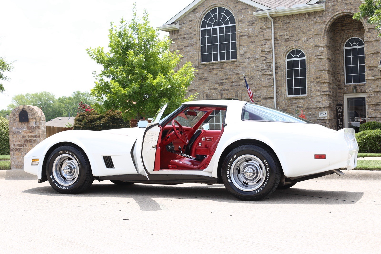Chevrolet-Corvette-1981-Coupe-21