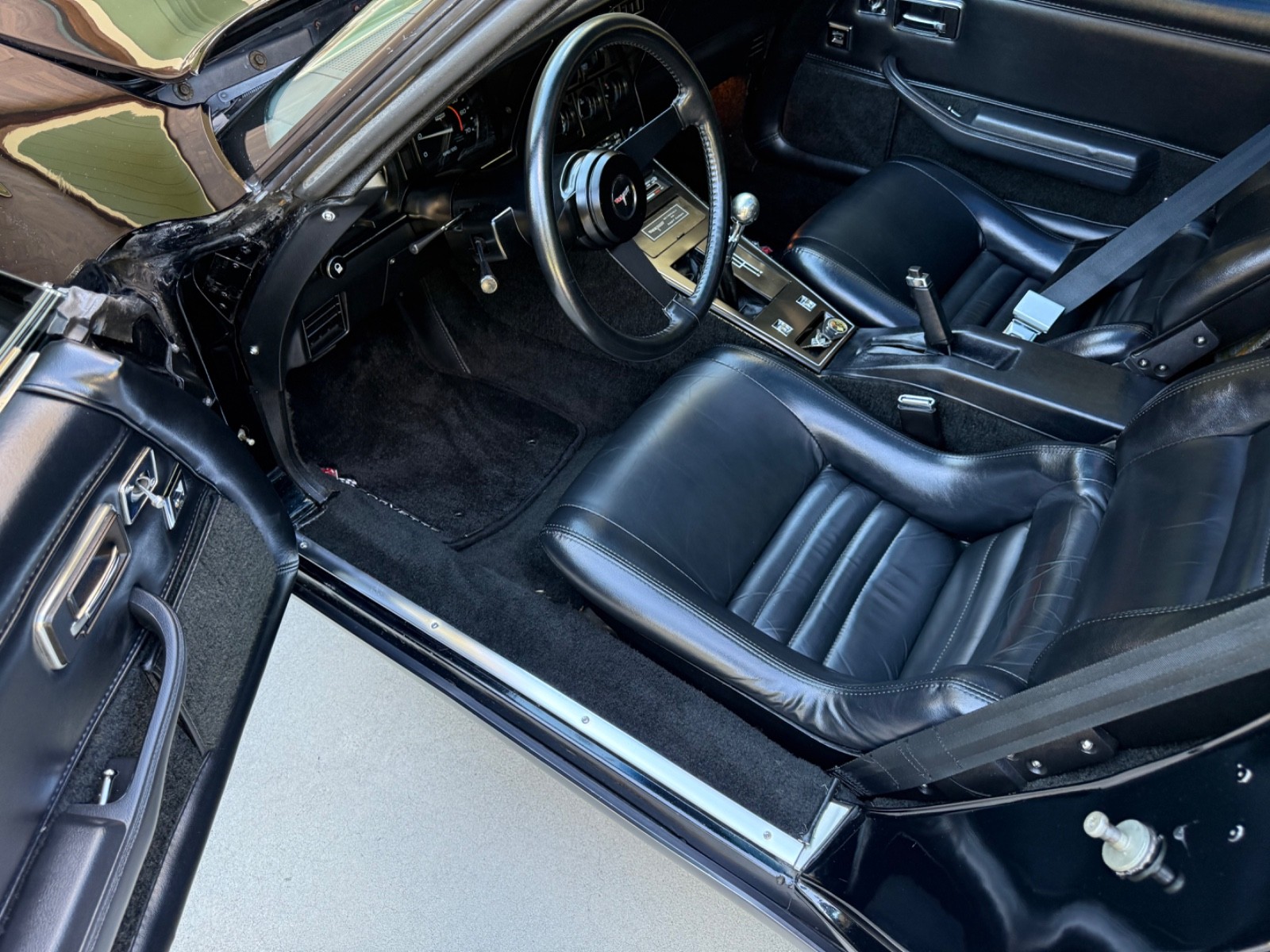 Chevrolet-Corvette-1981-Coupe-22