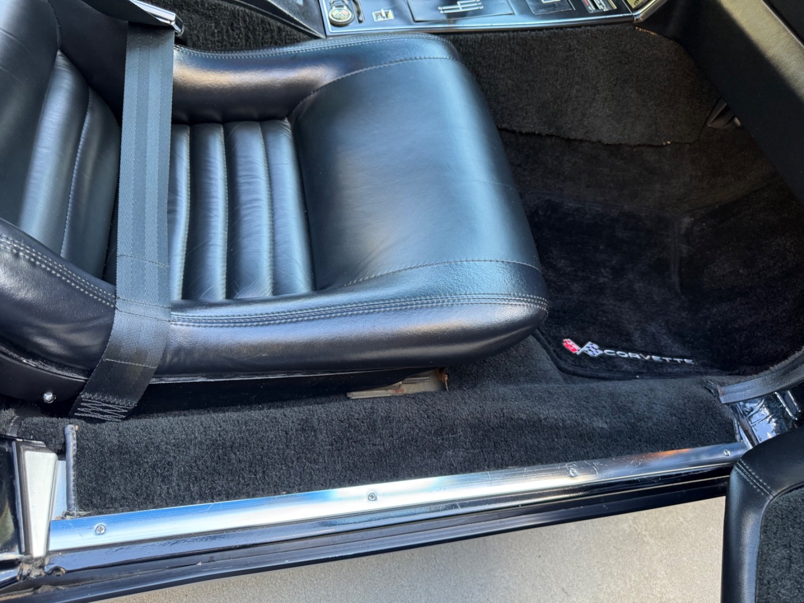 Chevrolet-Corvette-1981-Coupe-24