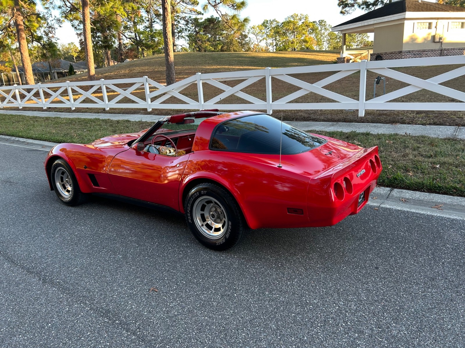 Chevrolet-Corvette-1981-Coupe-25