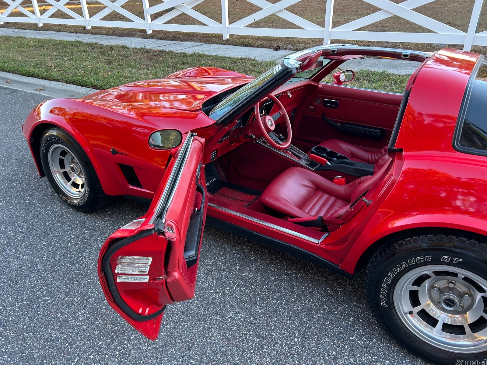 Chevrolet-Corvette-1981-Coupe-29