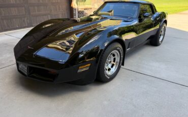 Chevrolet-Corvette-1981-Coupe-3