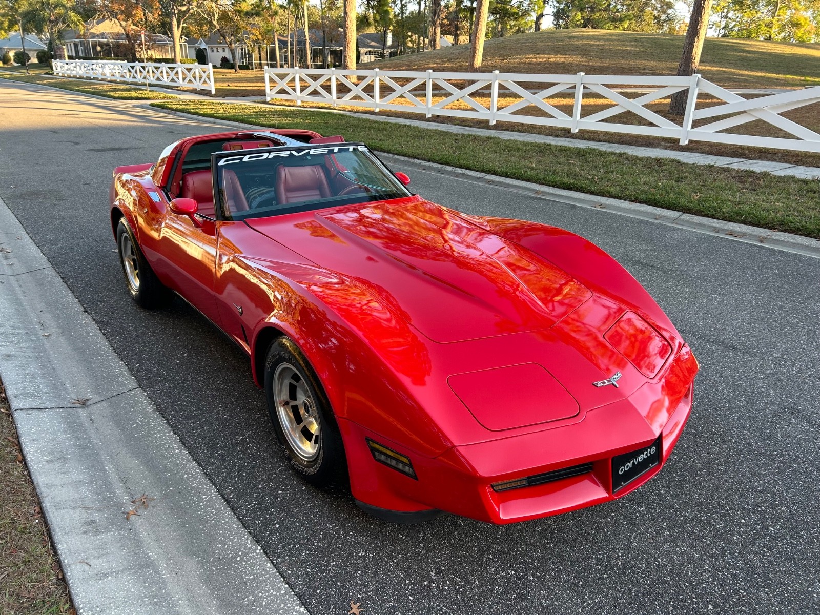 Chevrolet-Corvette-1981-Coupe-34