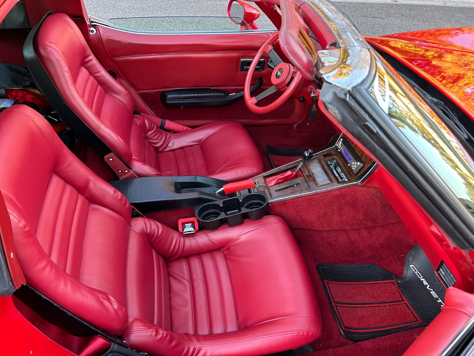 Chevrolet-Corvette-1981-Coupe-37