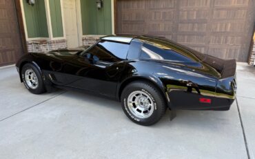 Chevrolet-Corvette-1981-Coupe-5