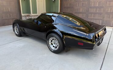 Chevrolet-Corvette-1981-Coupe-6