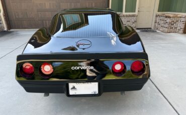 Chevrolet-Corvette-1981-Coupe-8
