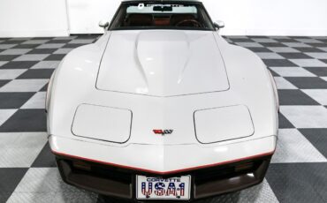 Chevrolet-Corvette-1982-Coupe-1