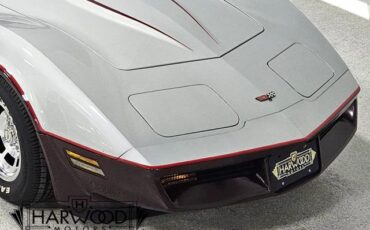 Chevrolet-Corvette-1982-Coupe-10