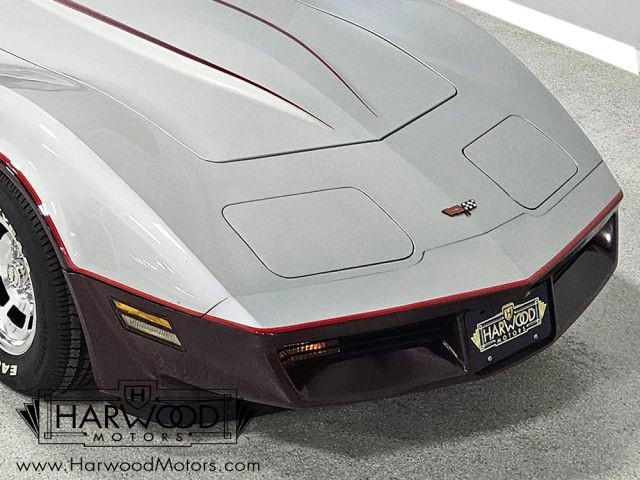 Chevrolet-Corvette-1982-Coupe-10