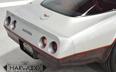 Chevrolet-Corvette-1982-Coupe-11