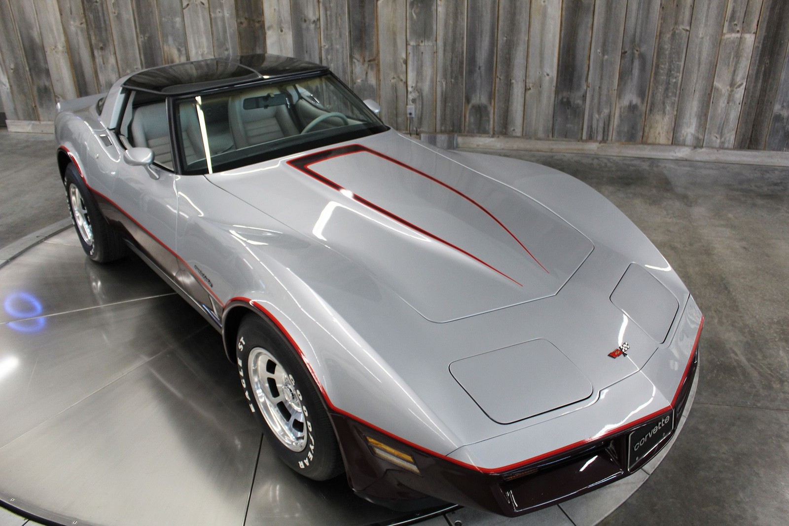 Chevrolet-Corvette-1982-Coupe-14