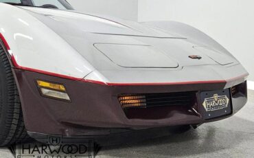 Chevrolet-Corvette-1982-Coupe-14