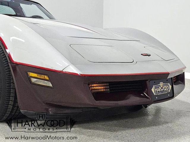 Chevrolet-Corvette-1982-Coupe-14