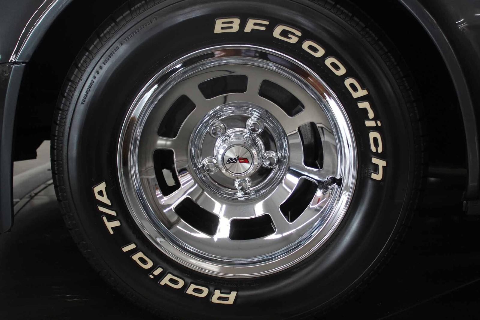 Chevrolet-Corvette-1982-Coupe-16