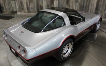 Chevrolet-Corvette-1982-Coupe-17