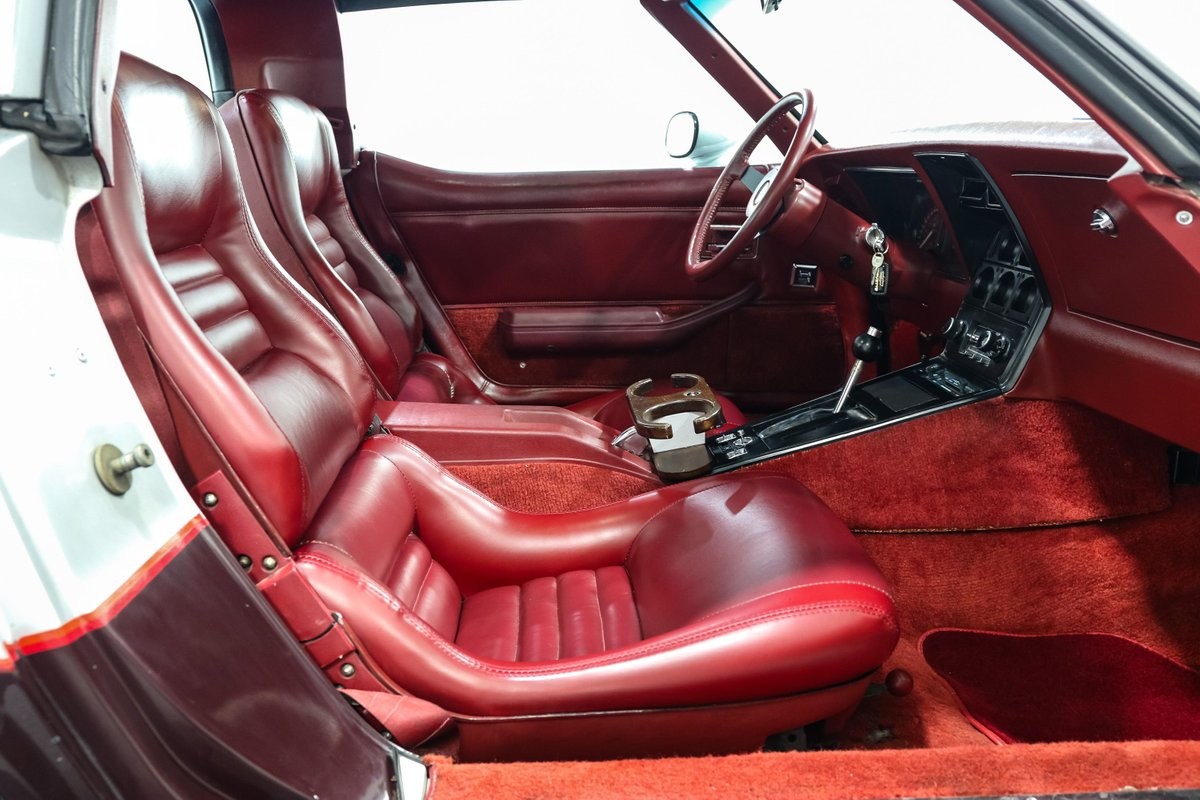 Chevrolet-Corvette-1982-Coupe-18