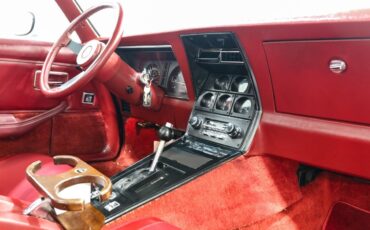 Chevrolet-Corvette-1982-Coupe-19