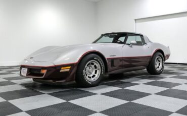 Chevrolet-Corvette-1982-Coupe-2