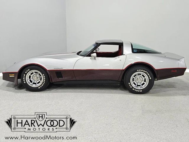 Chevrolet-Corvette-1982-Coupe-2