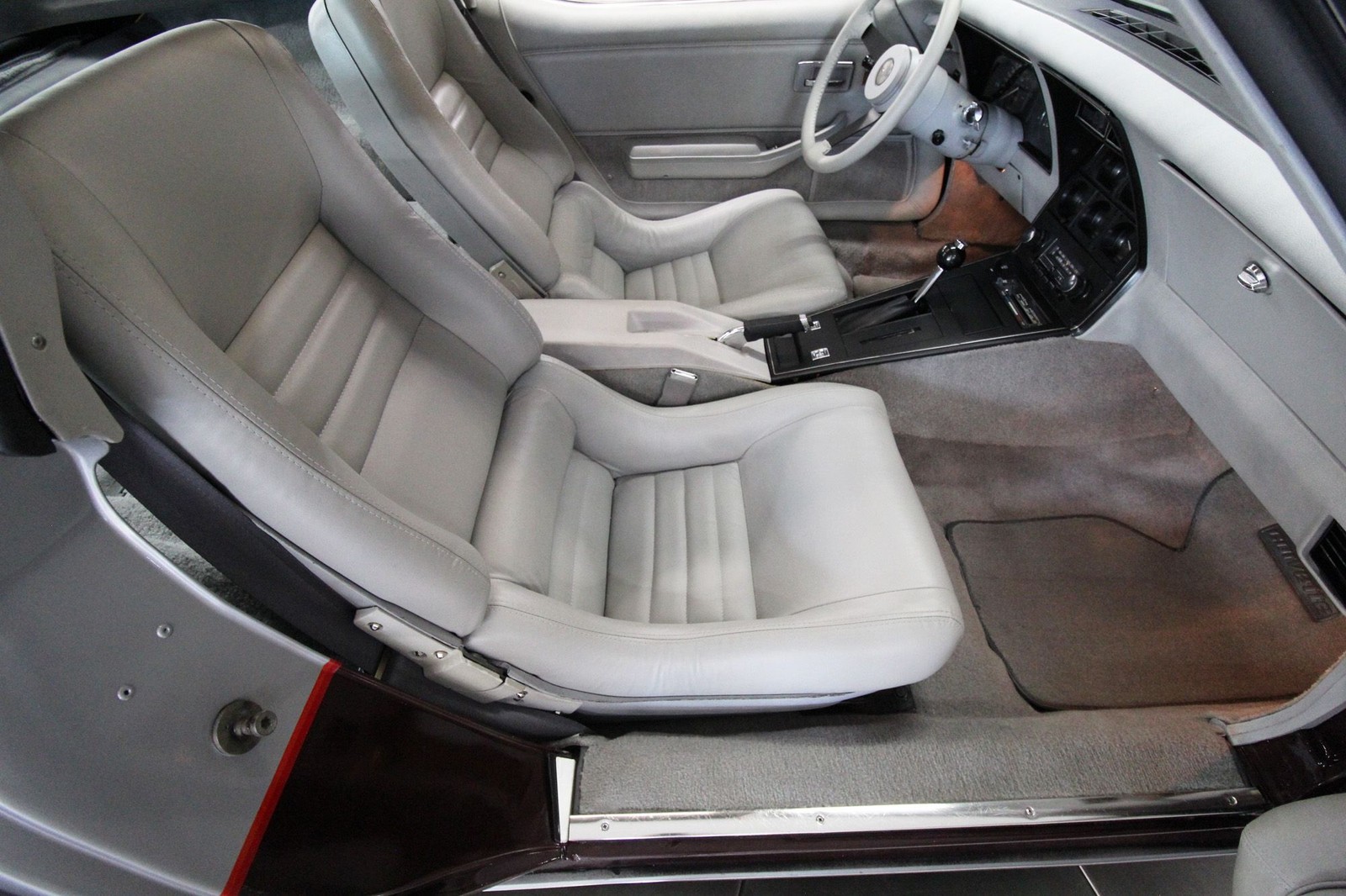 Chevrolet-Corvette-1982-Coupe-21