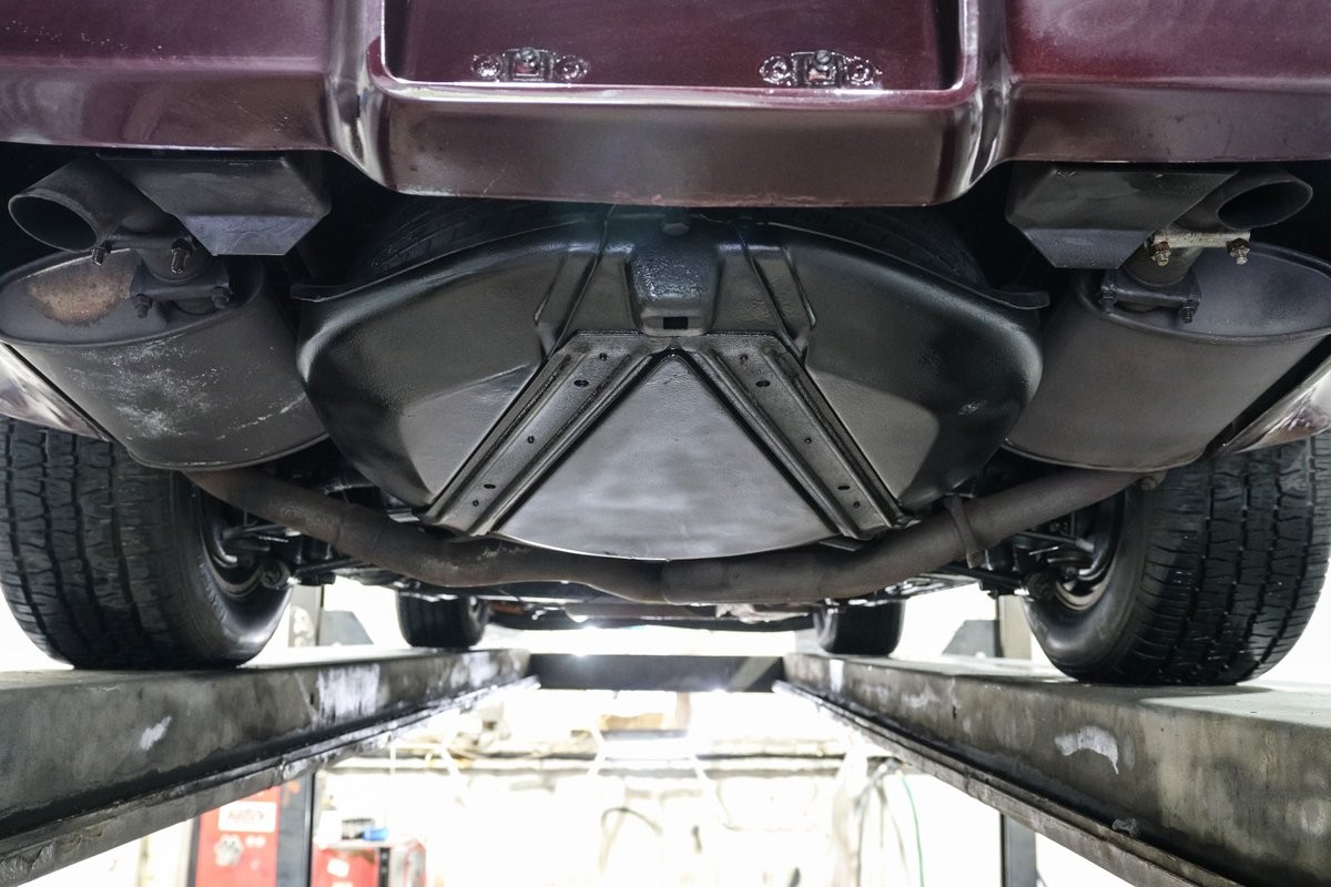 Chevrolet-Corvette-1982-Coupe-21