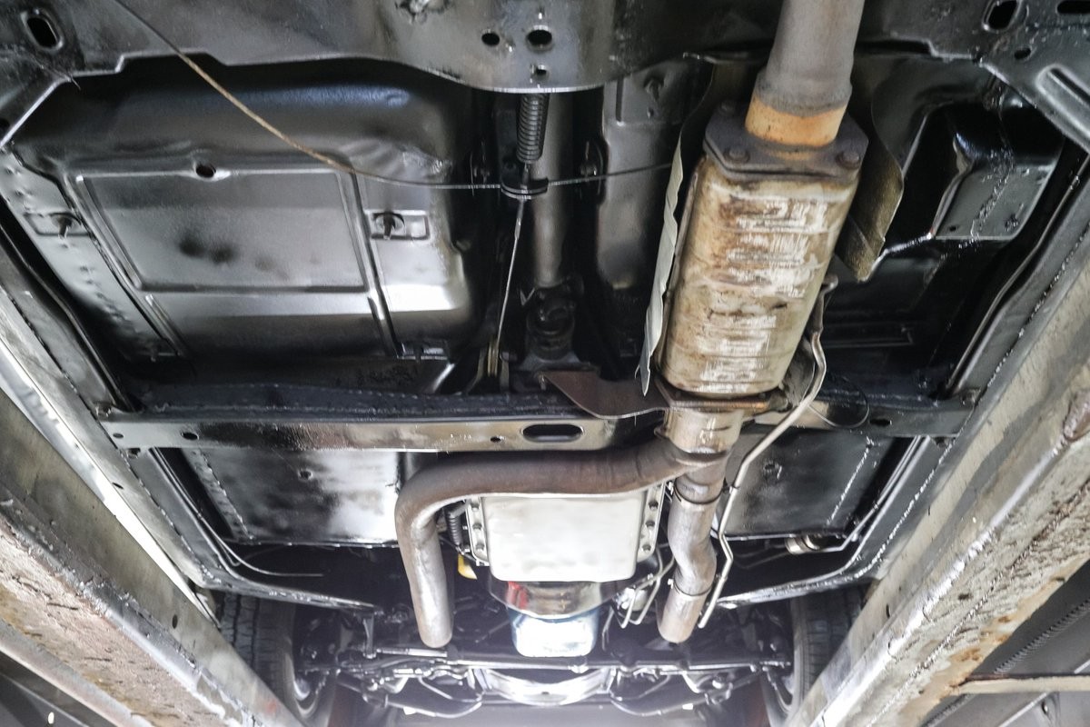 Chevrolet-Corvette-1982-Coupe-23