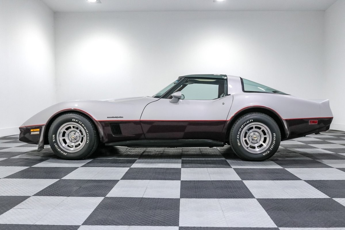 Chevrolet-Corvette-1982-Coupe-3