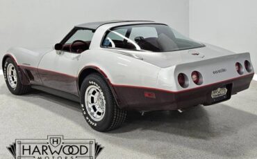 Chevrolet-Corvette-1982-Coupe-3