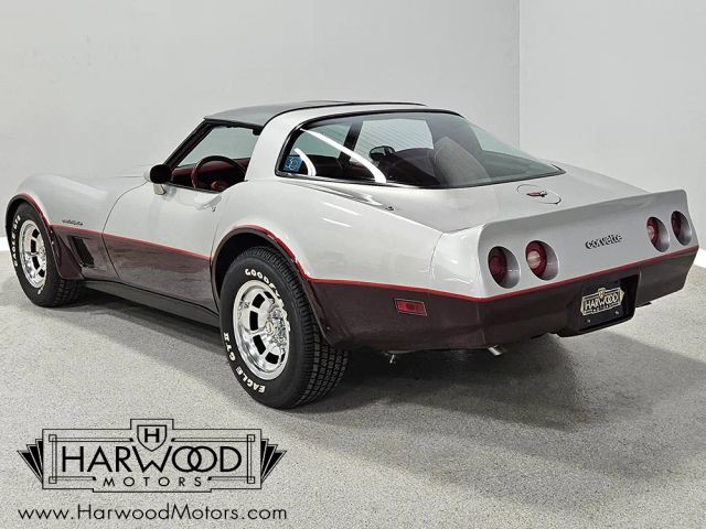 Chevrolet-Corvette-1982-Coupe-3