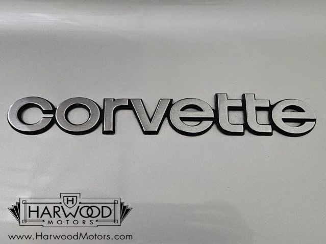 Chevrolet-Corvette-1982-Coupe-31