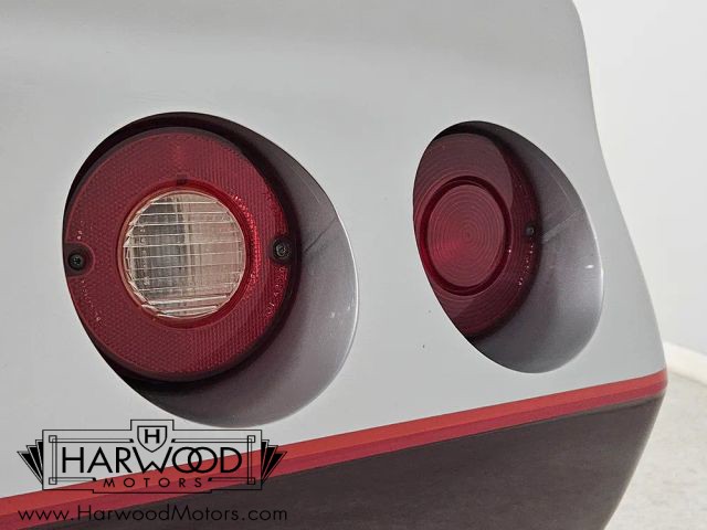 Chevrolet-Corvette-1982-Coupe-32