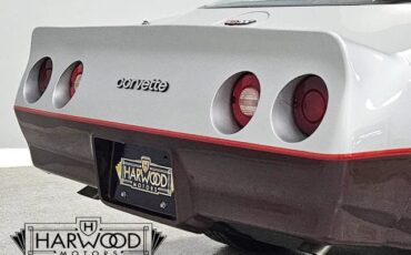 Chevrolet-Corvette-1982-Coupe-33